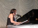 Vanessa Carlton * Vanessa Carlton at Kiss Concert 2002 - Photo by Kiss 108 * 533 x 400 * (39KB)